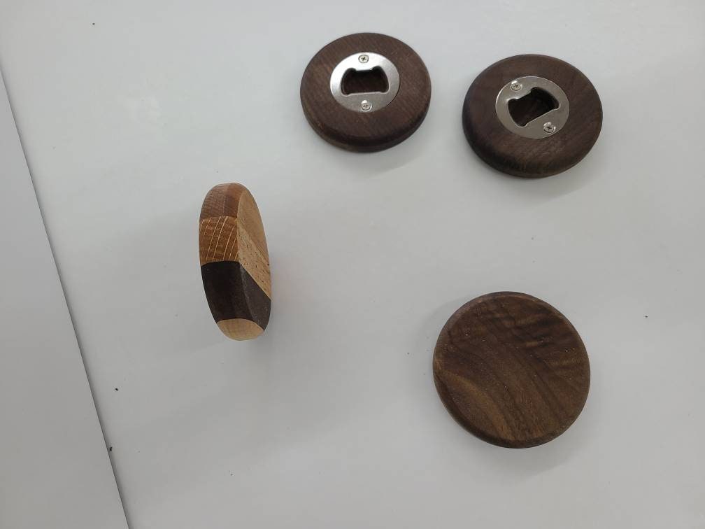 Quick pocket bottle openers