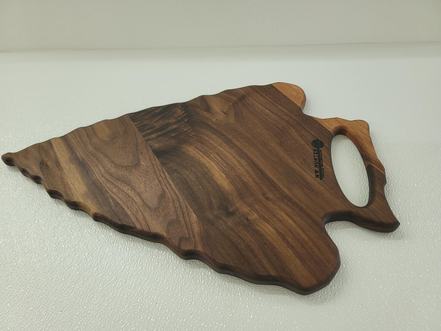 Arrowhead cutting board